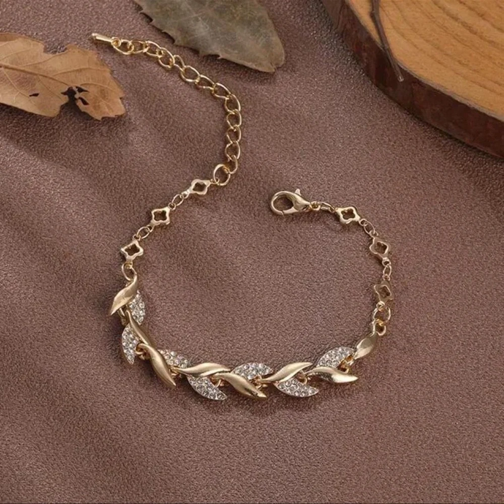 En Leaf Bracelet, European And American Fashion Bridal Jewelry Women Rhinestone - Picture 3 of 5